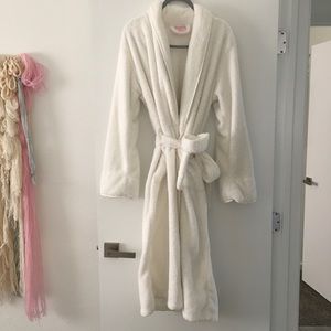 Bath and Body Works Luxurious White Plush Robe